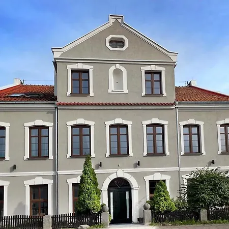 Kopernika 10 *
